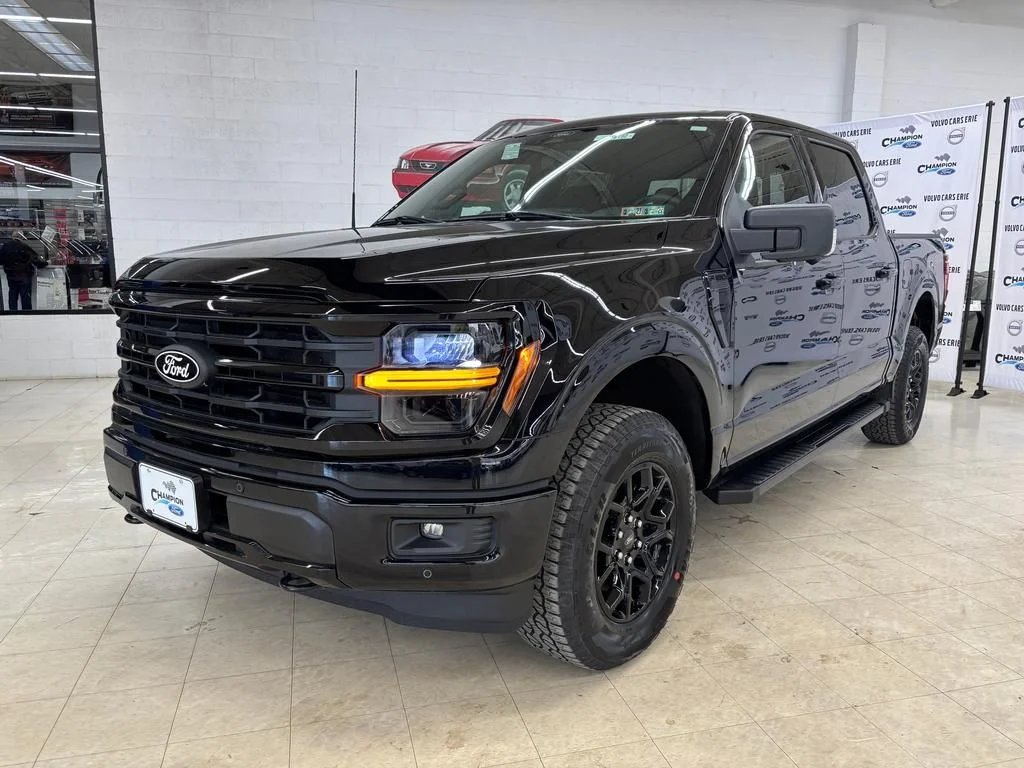 New 2026 Agate Black Metallic Ford XLT image 3