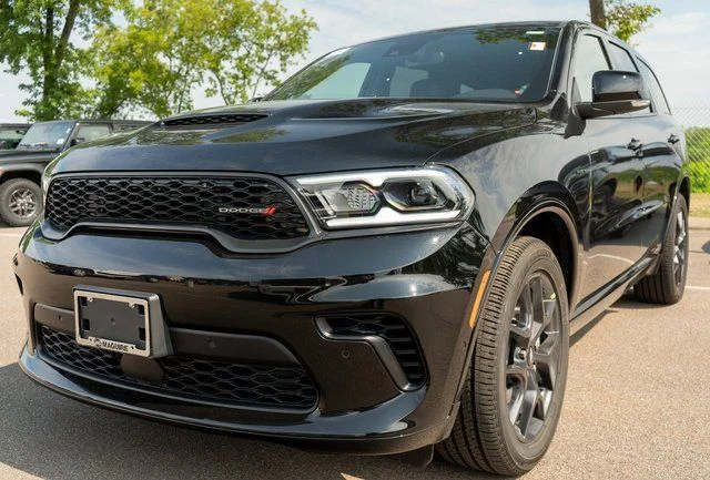 New 2026 Diamond Black Clear-Coat Exterior Paint Dodge GT Plus HEMI V8 image 2