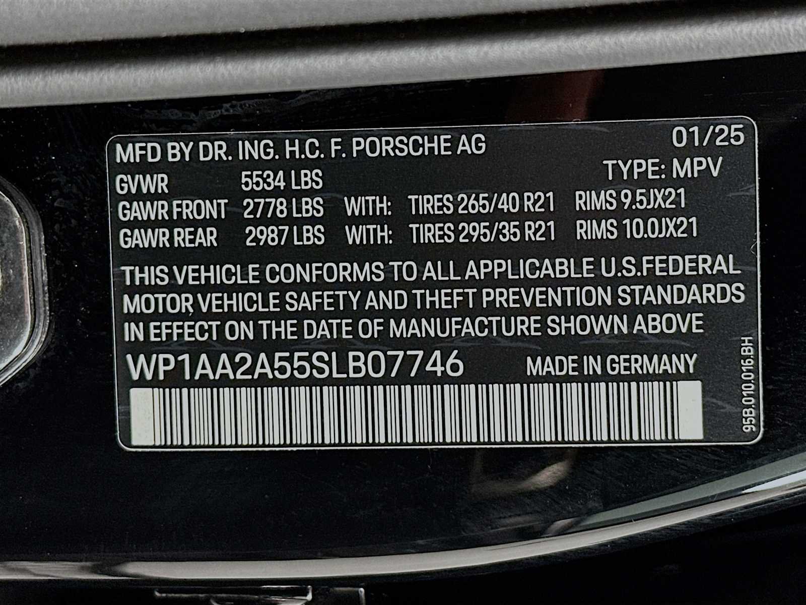 2025 Porsche Macan T - Photo 34