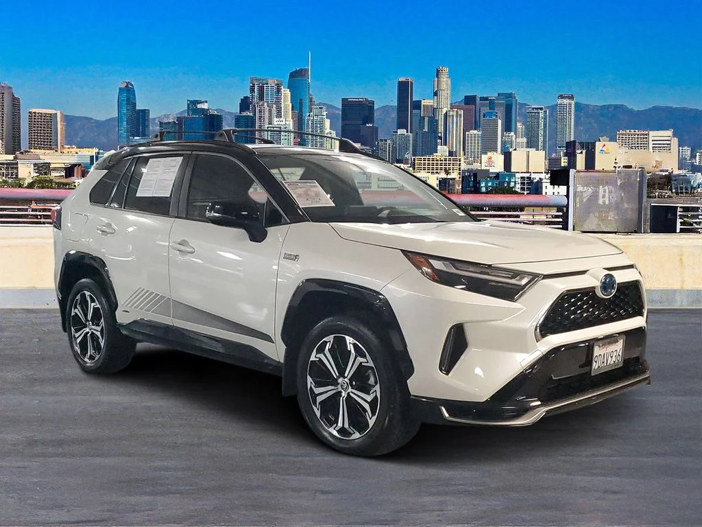 Used 2022 White Toyota XSE image 3