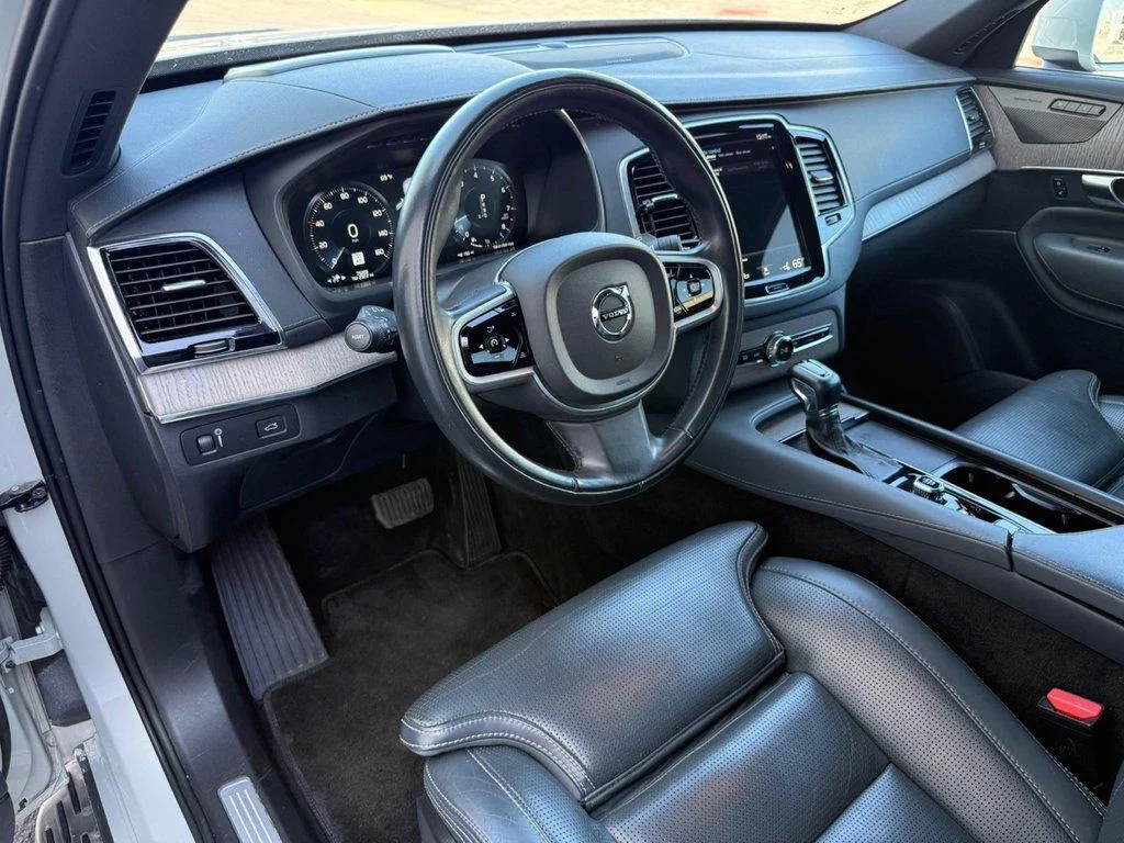 Used 2021 Birch Light Metallic Volvo INSCRIPTION image 12