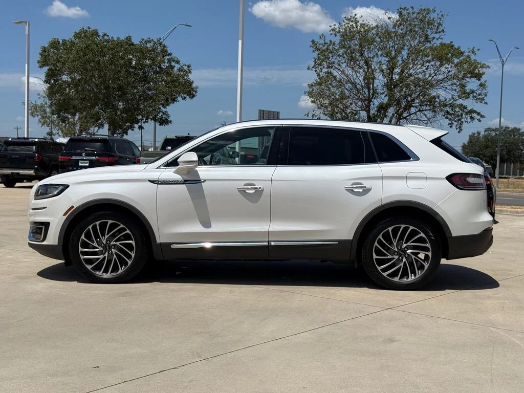 Used 2019 Lincoln Nautilus Reserve with VIN 2LMPJ8L97KBL50490 for sale in Bastrop, TX