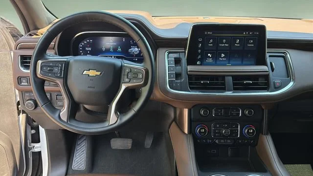 Used 2024 Iridescent Pearl Tricoat Chevrolet High Country image 10