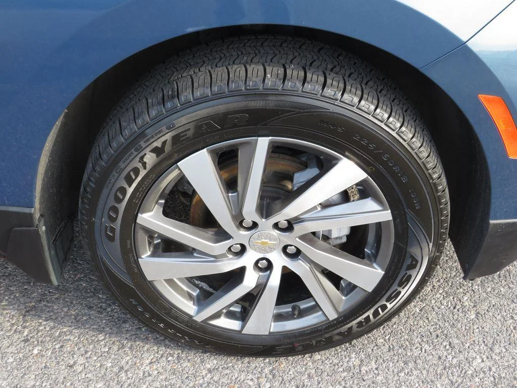 Used 2024 Lakeshore Blue Metallic Chevrolet Premier image 13