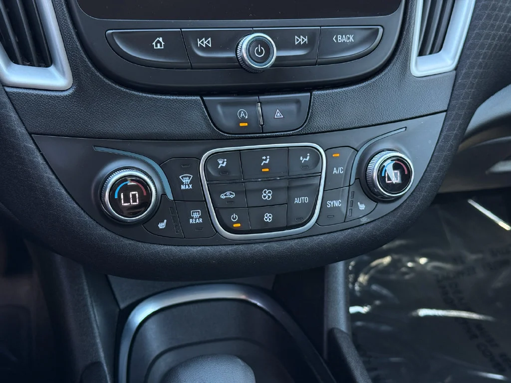 Used 2024 Summit White Chevrolet 1LT image 28