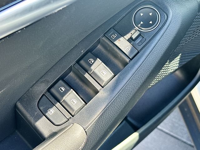 New 2026 Clear White / Black Roof Kia S image 18