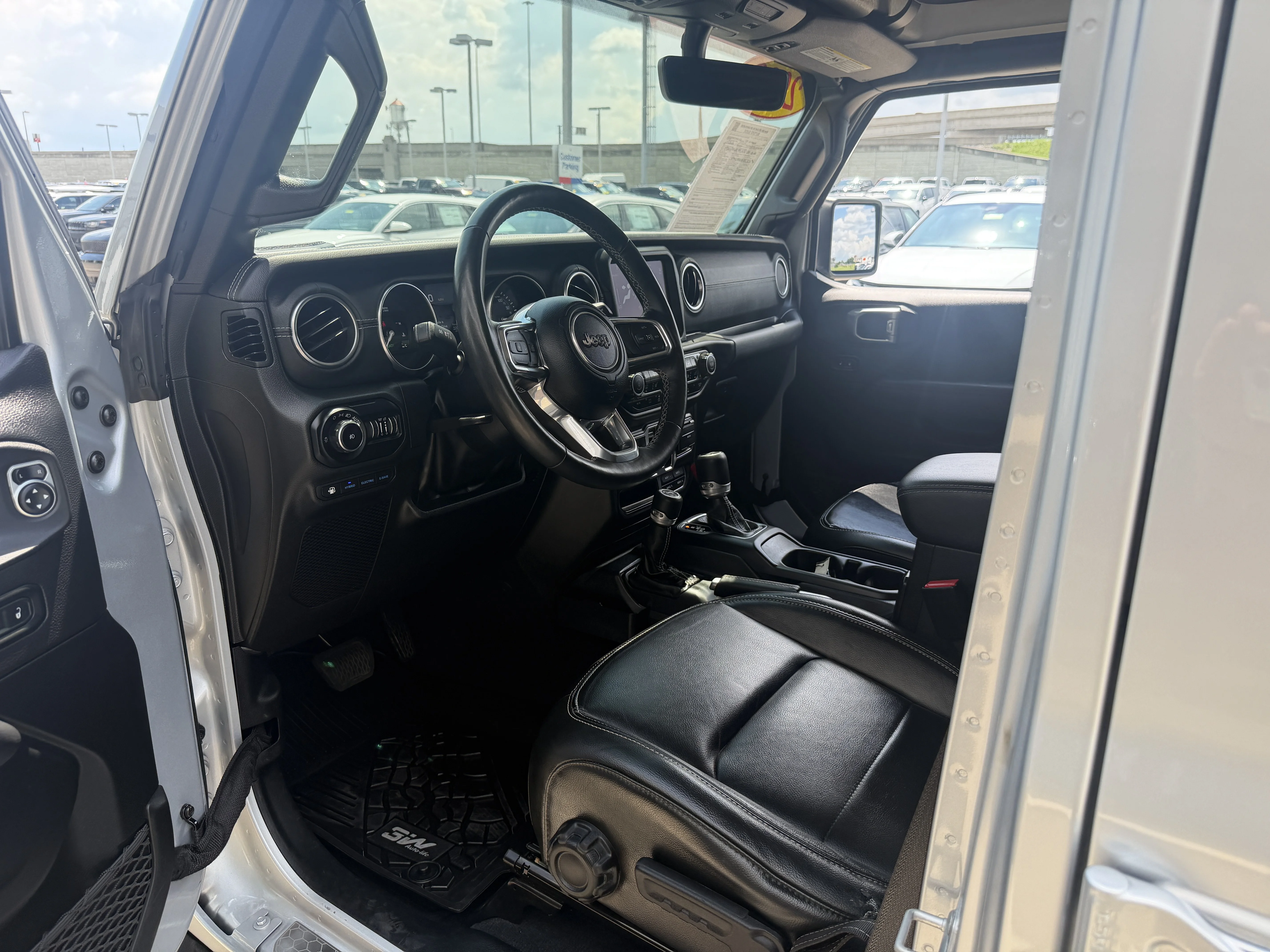 Used 2022 Silver Zynith Clearcoat Jeep Unlimited Sahara image 37