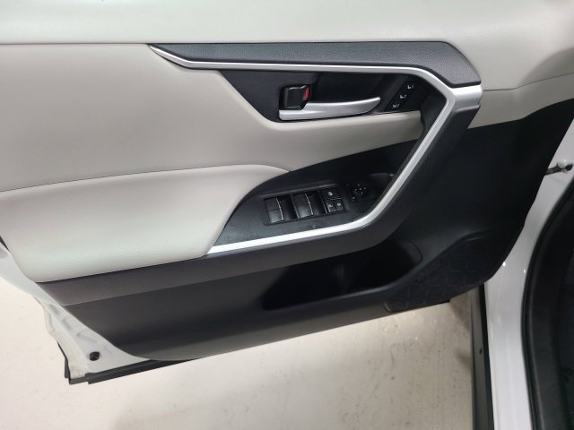 Certified Used 2024 Pearl Toyota XLE Premium image 23