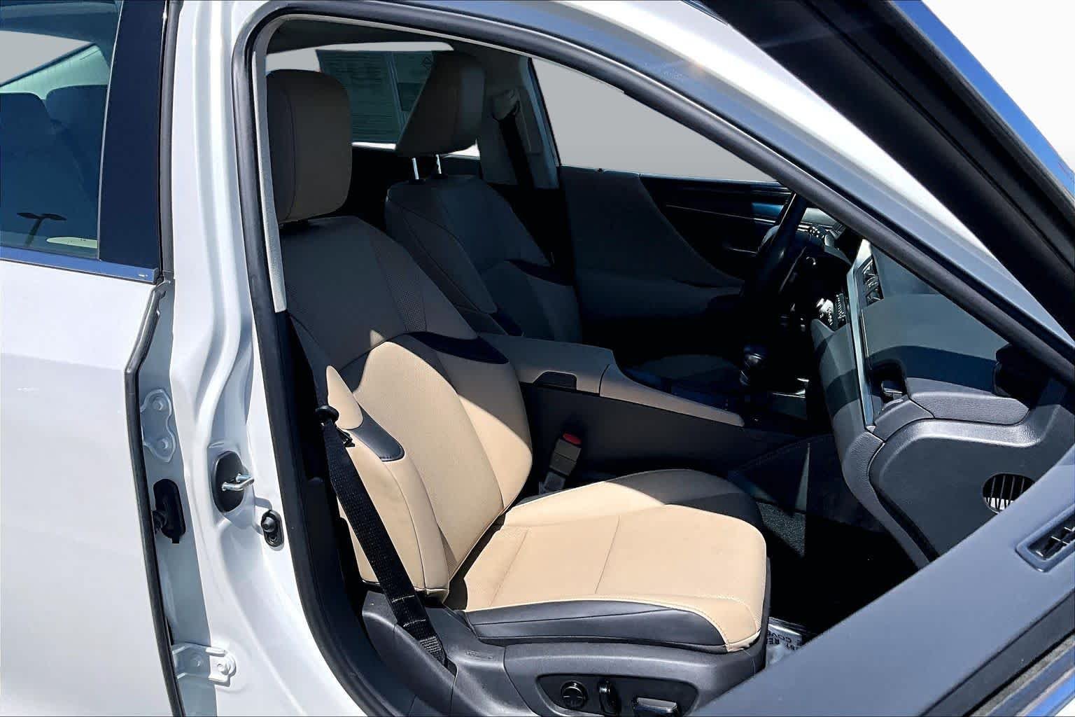 Certified Used 2021 Eminent White Pearl Lexus  image 9