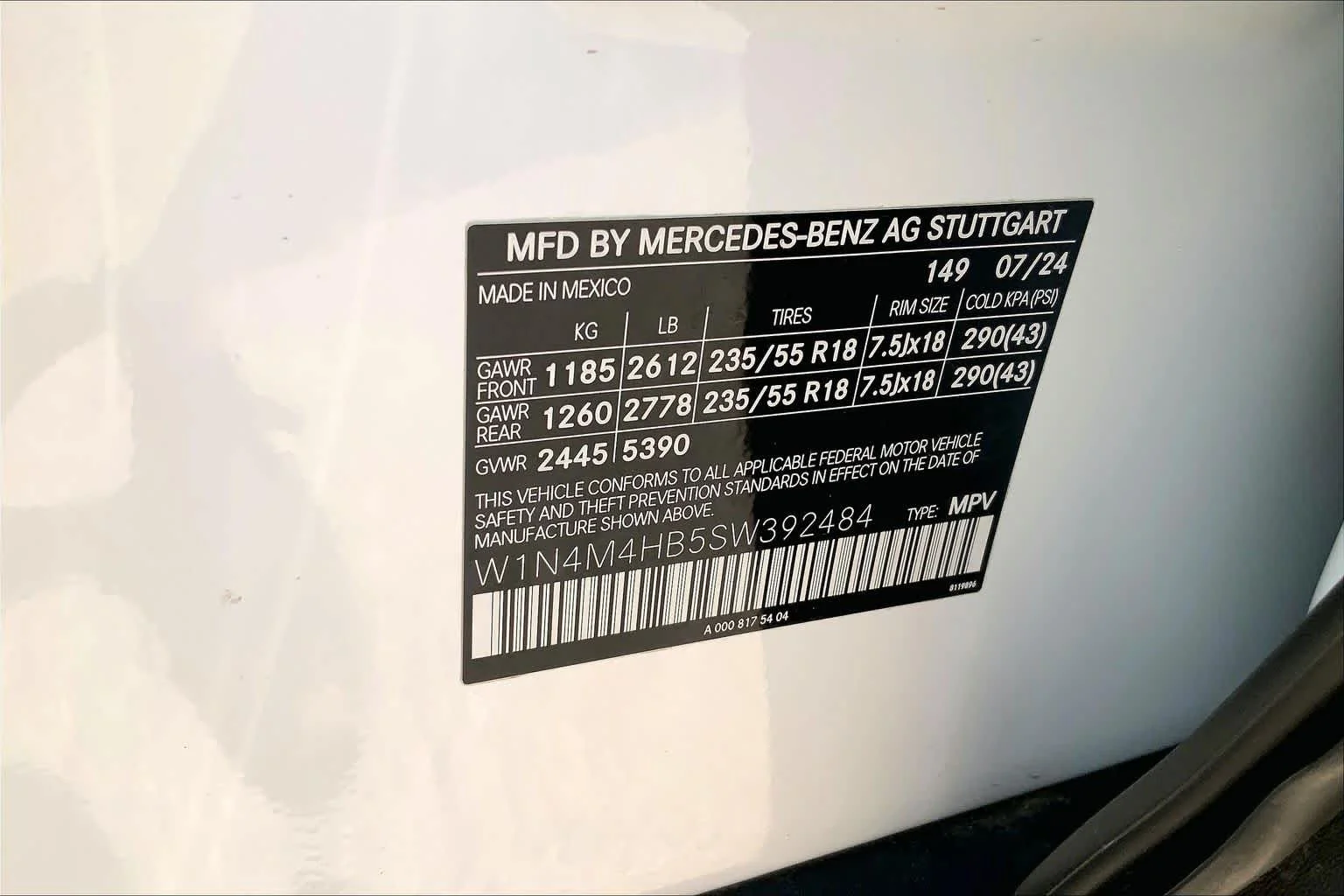 Used 2025 Polar White Mercedes-Benz GLB 250 image 31