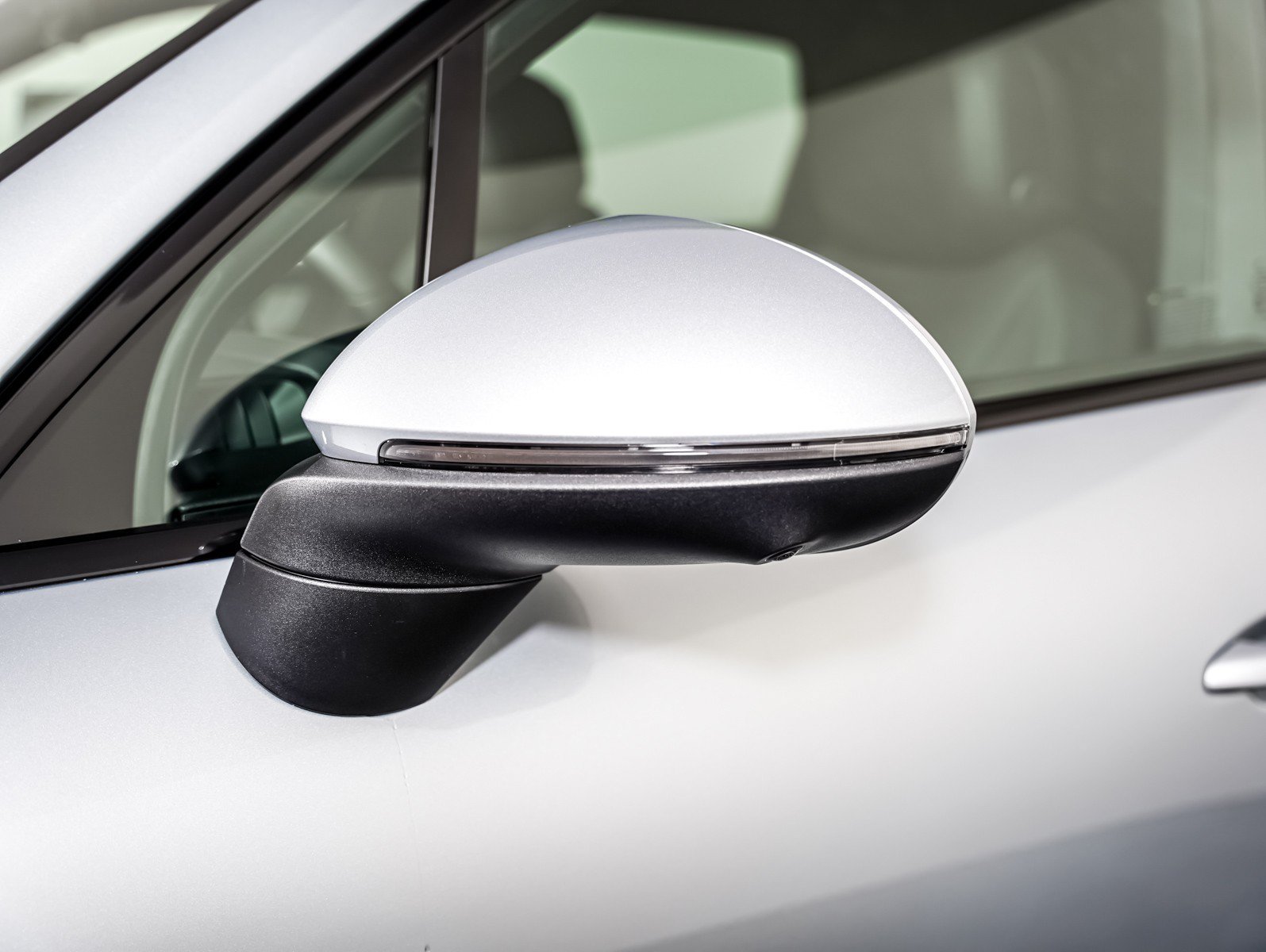 New 2026 DOLOMITE SILVER Porsche  image 28