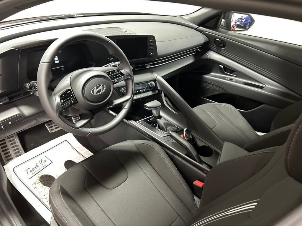 Used 2025 Red Hyundai SEL Sport image 29