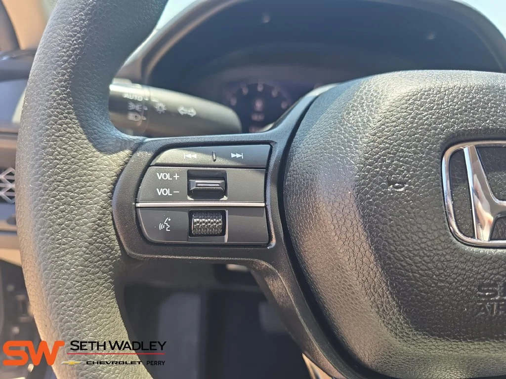 Used 2025 Black Honda SE image 17