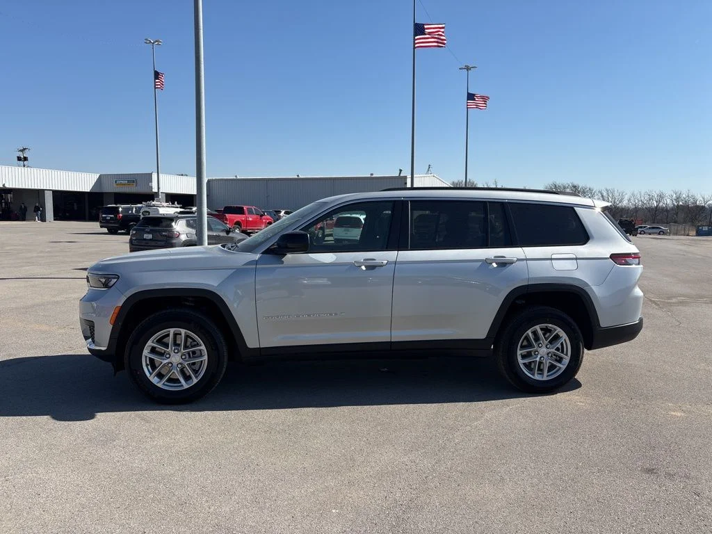 New 2026 Silver Zynith Exterior Paint Jeep Laredo image 6