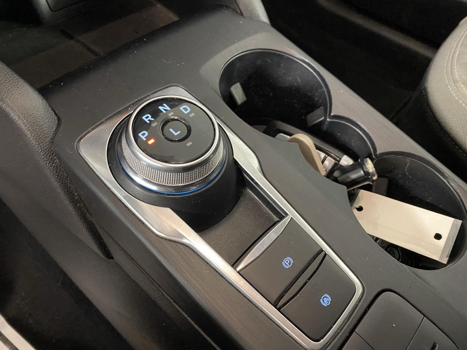 Used 2022 Oxford White Ford SE Hybrid image 16