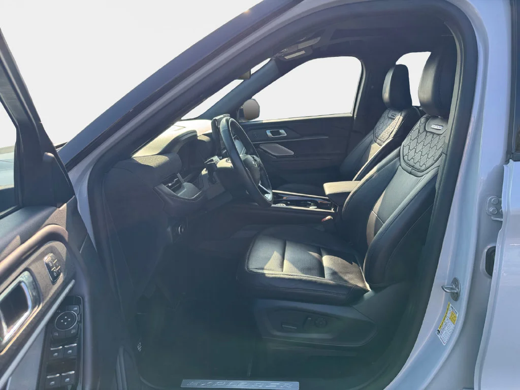 Used 2025 White Metallic Ford Platinum image 12
