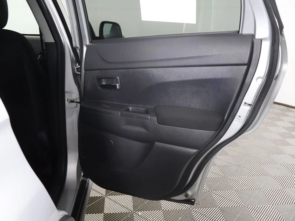 Used 2023 Silver Mitsubishi 2.0 ES image 20