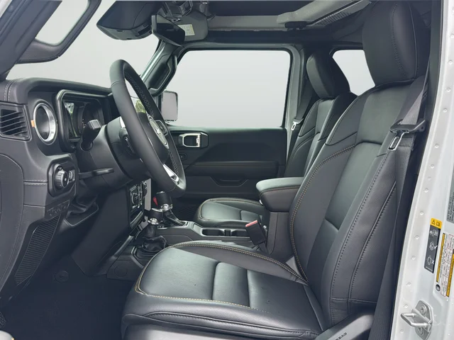 New 2026 Bright White Clear-Coat Exterior Paint Jeep Sahara image 10