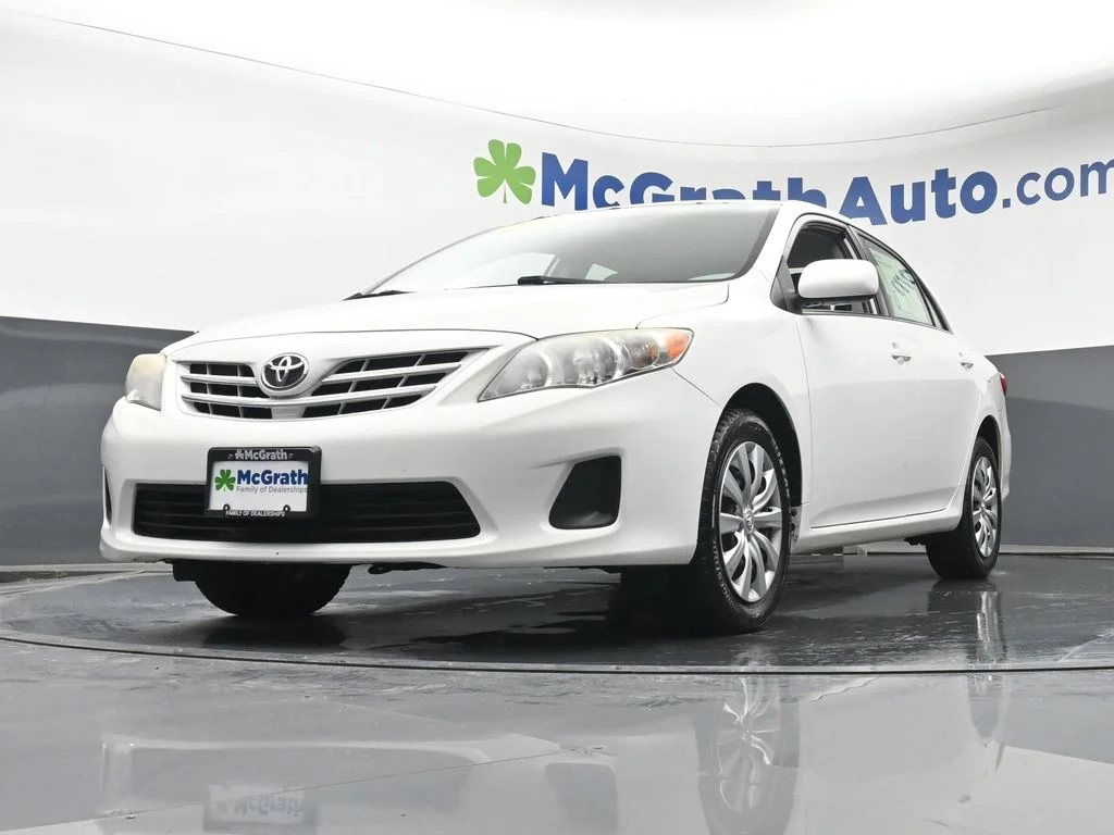 Used 2013 White Toyota LE image 7