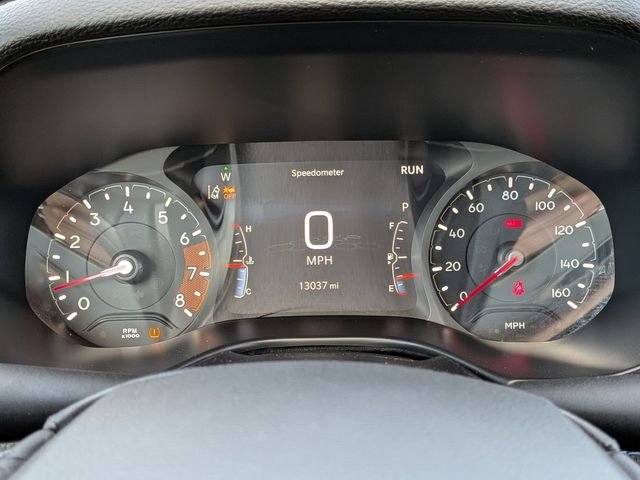 Used 2026 White Jeep Latitude image 27