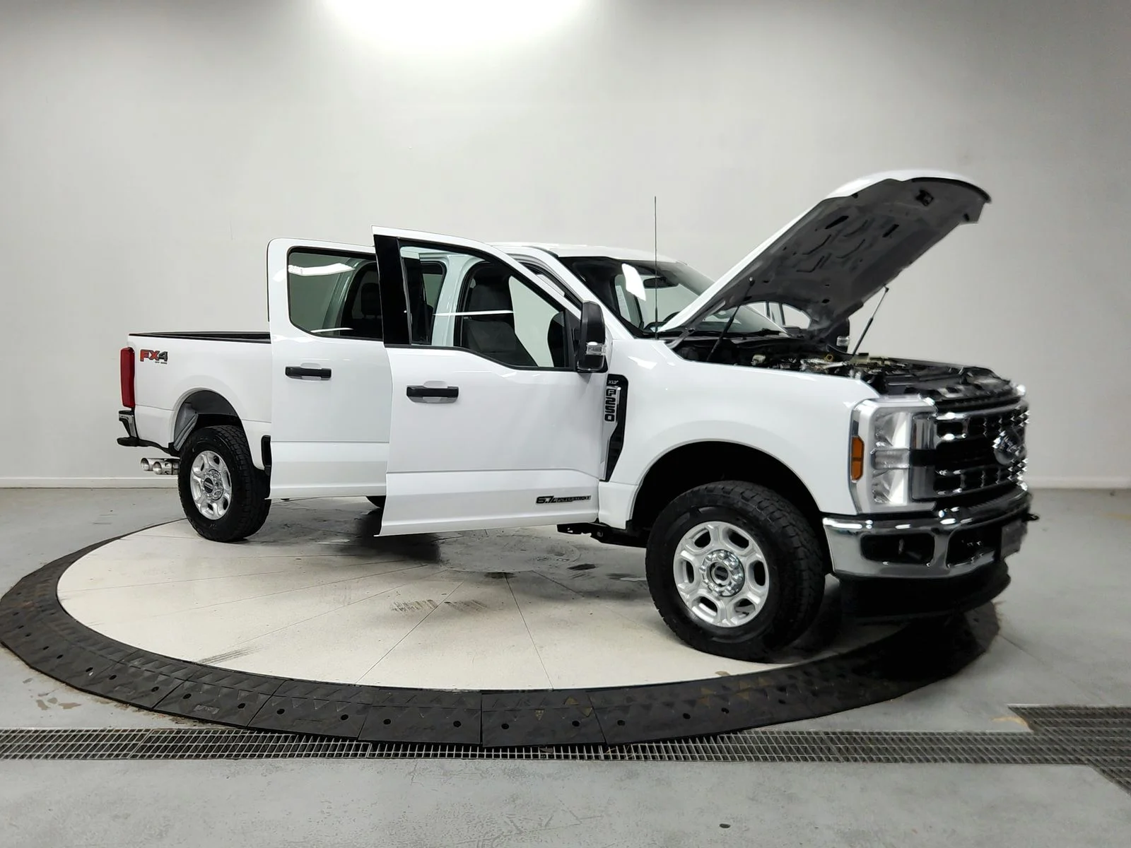 Used 2025 White Ford XLT image 10