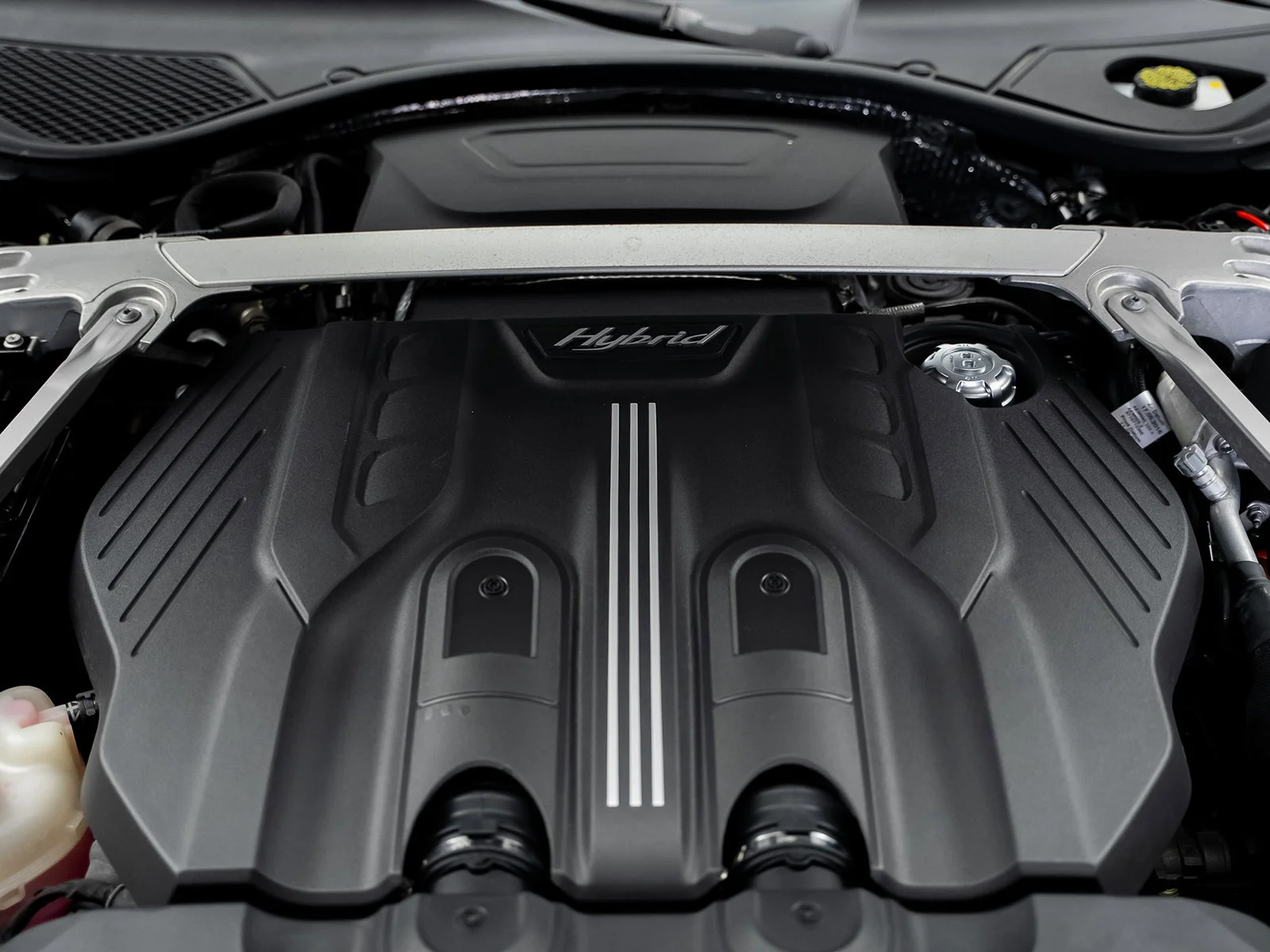 Used 2022 White Bentley  image 57