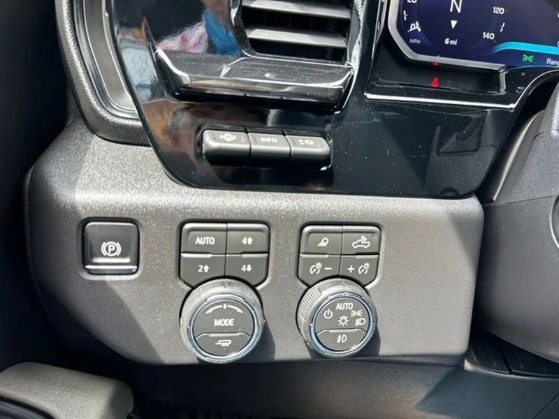 2026 Chevrolet Silverado 1500 ZR2 - Photo 16