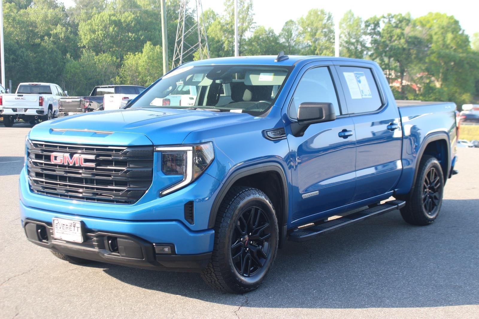 Used 2022 Dynamic Blue Metallic GMC Elevation image 3