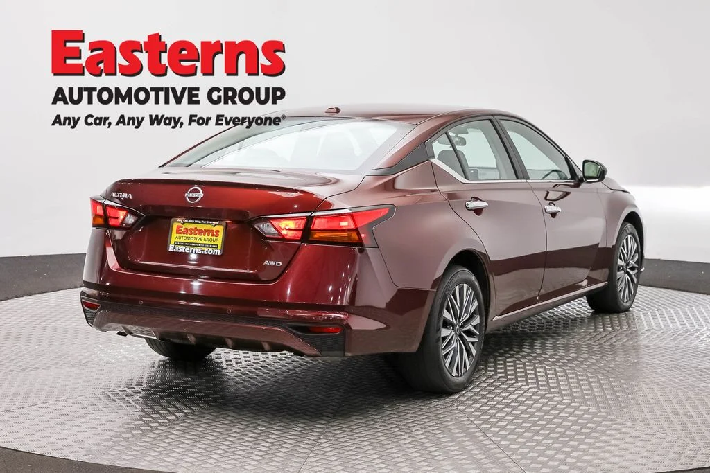 Used 2025 Red Nissan 2.5 SV image 5