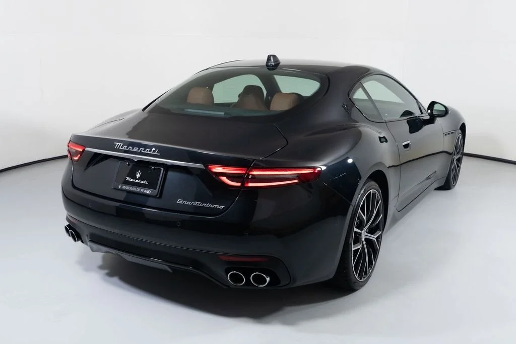 Used 2025 Nero Assoluto Metallic Maserati Granturismo image 2