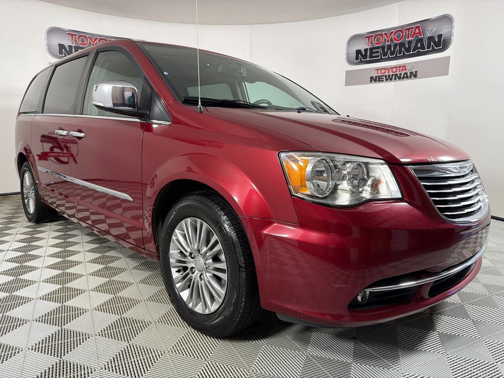 2016 Chrysler Town & Country Anniversary Edition