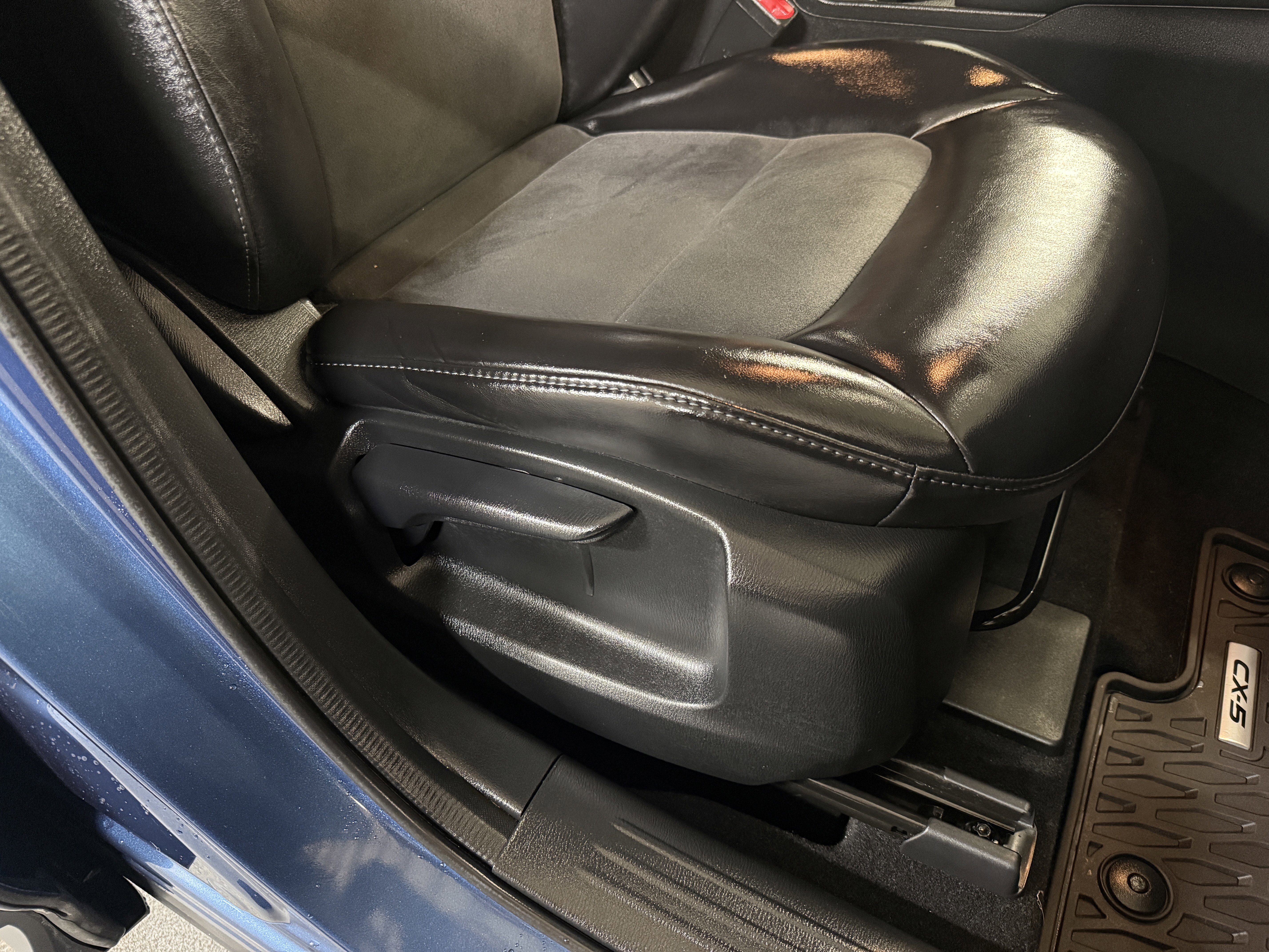 Used 2018 Eternal Blue Mica Mazda Touring image 23