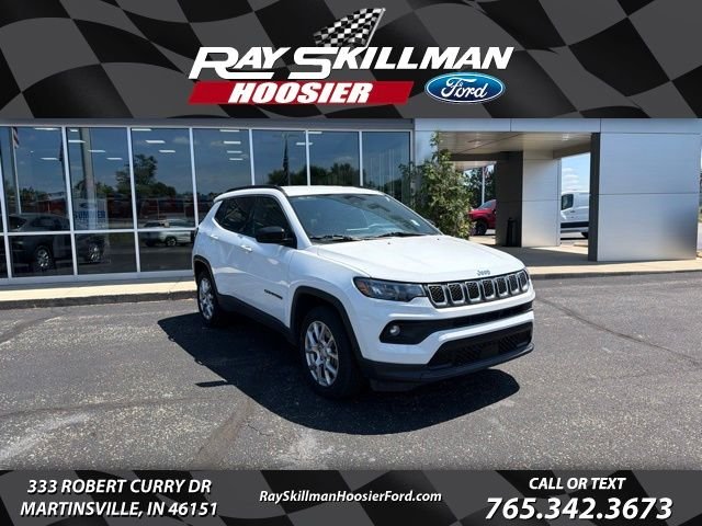 Certified Used 2023 Bright White Clearcoat Jeep Latitude Lux image 1