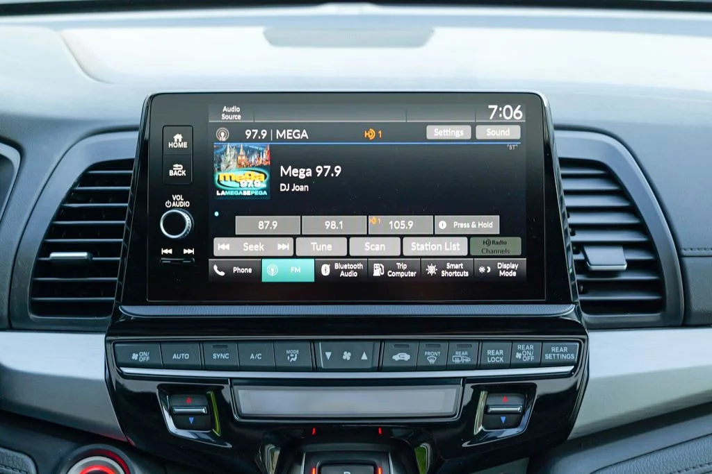 Used 2025 White Honda EX-L image 46