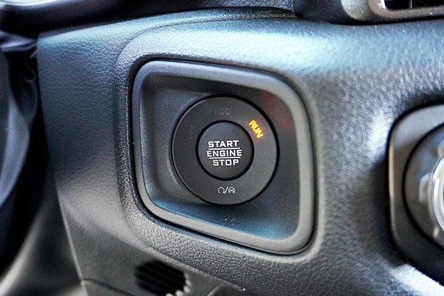 New 2026 Granite Crystal Metallic Clear-Coat Exterior Paint Jeep Sport S image 34