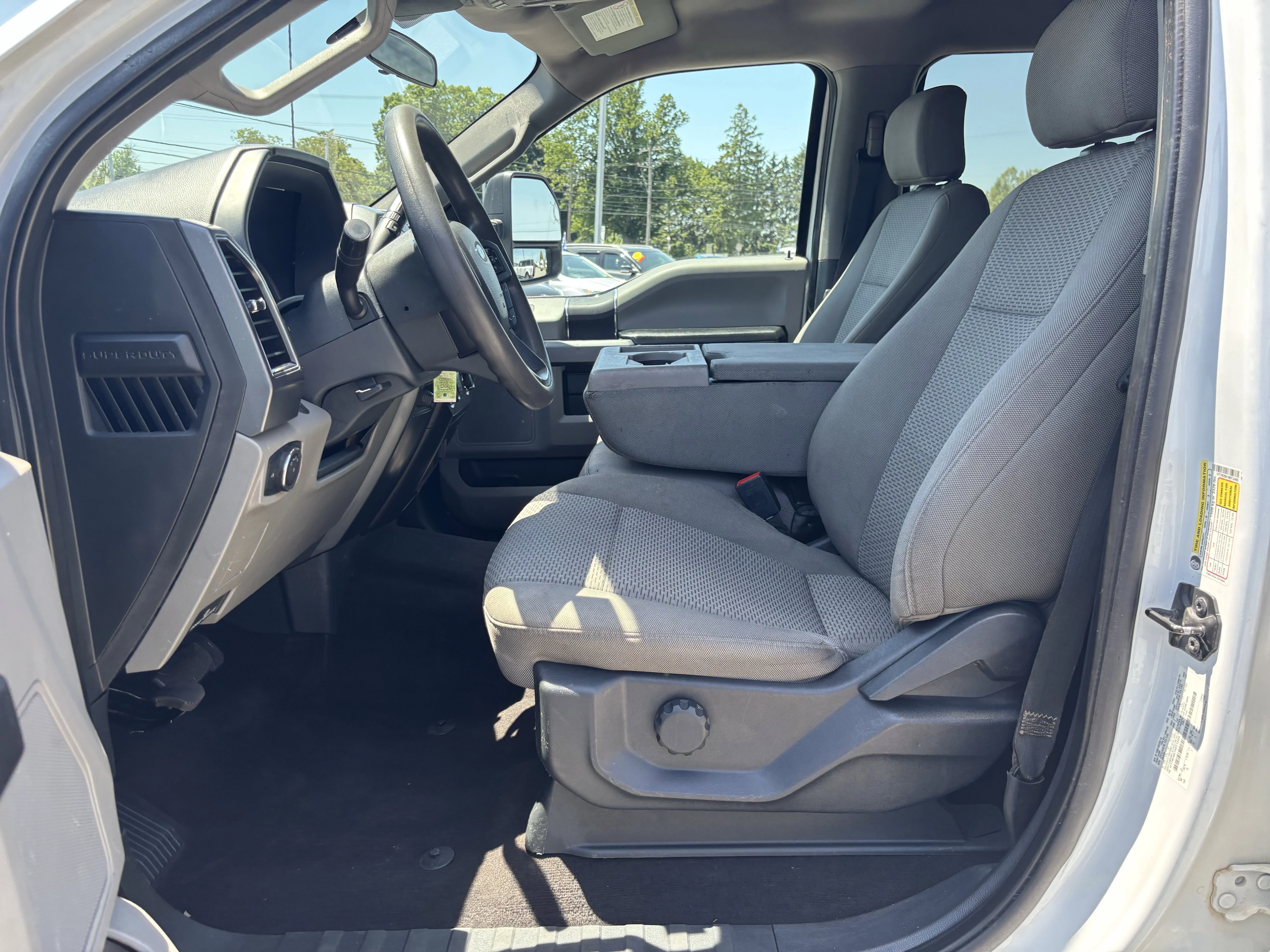 Used 2022 Oxford White Ford XLT image 9