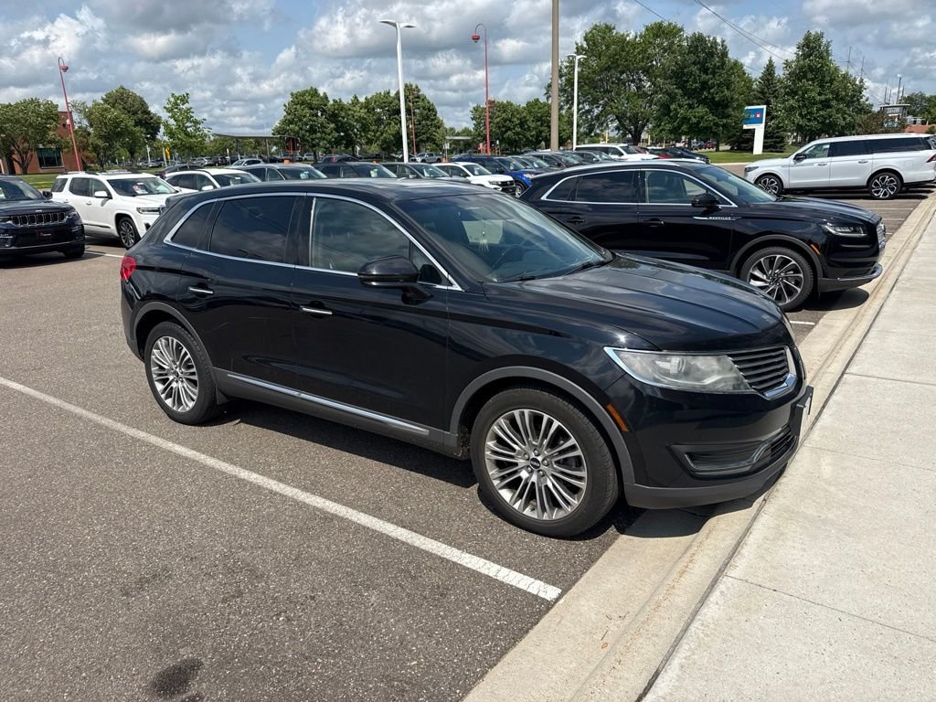 Used 2018 Black Lincoln Reserve image 2