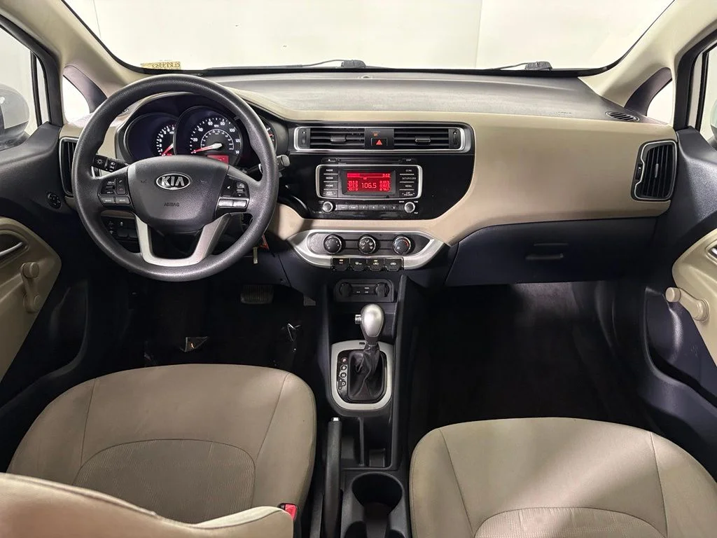 Used 2016 White Kia LX image 26