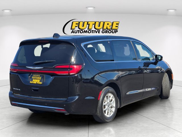 Used 2024 Black Chrysler Touring L image 4