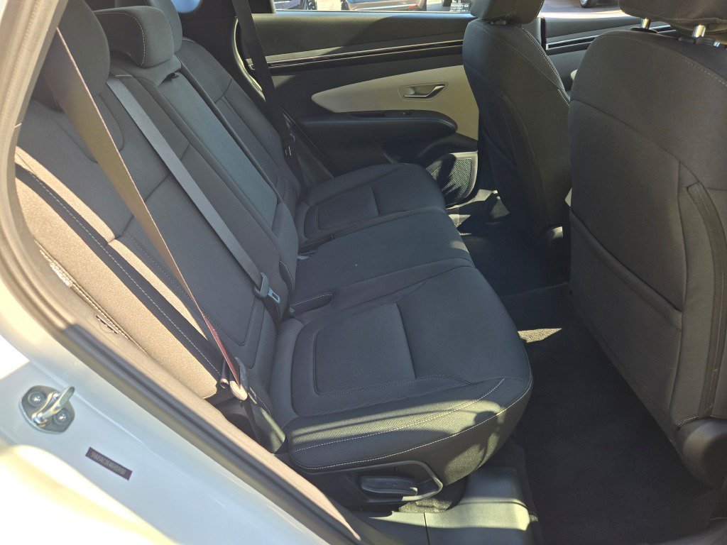Used 2024 White Pearl Hyundai SE image 8