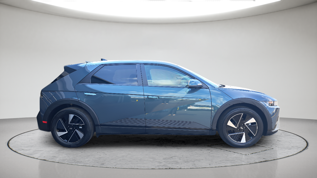 New 2026 Green Hyundai SE image 2