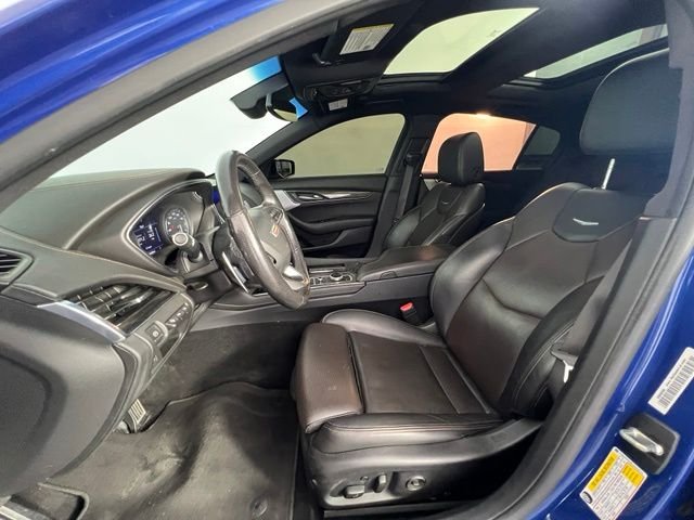 Used 2020  Cadillac Sport image 11