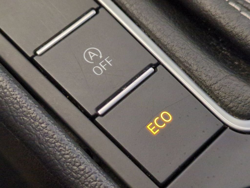 2025 Volkswagen Jetta SE - Photo 36