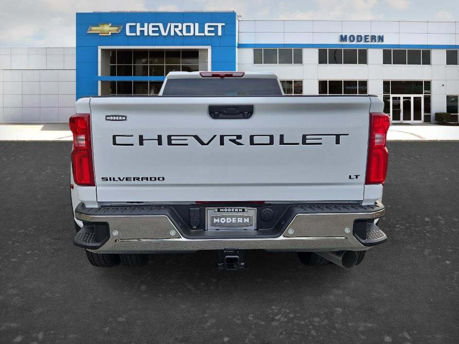 New 2026 Summit White Chevrolet LT DRW image 4