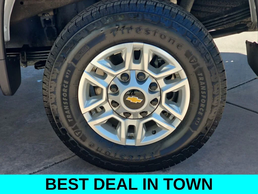 Used 2025 White Chevrolet LT image 37
