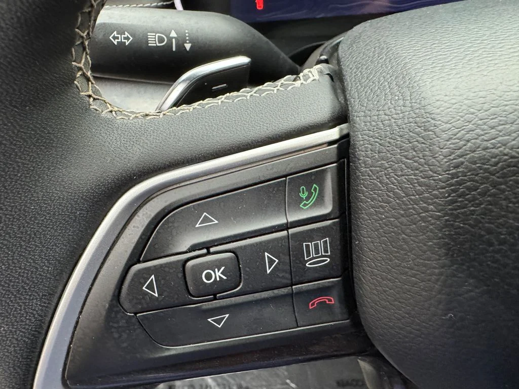 Used 2023 Diamond Black Jeep Altitude X image 13