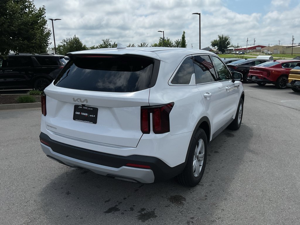 Used 2026 Whi Kia LX image 9