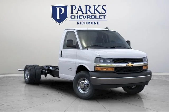 New 2025 Summit White Chevrolet 1WT image 1