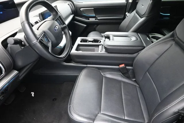 Certified Used 2025 Oxford White Ford Platinum image 10