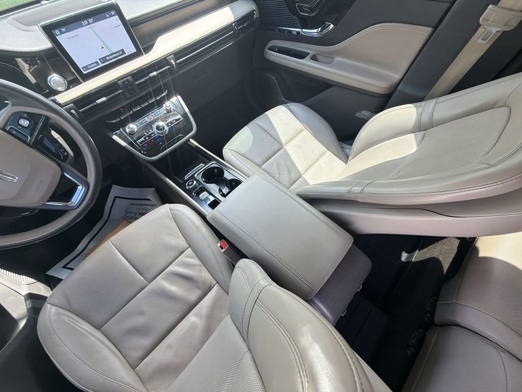 Used 2022 White Lincoln Reserve image 21